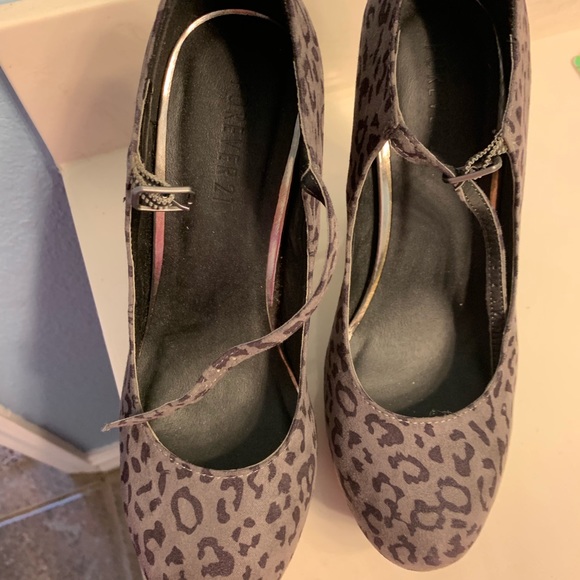 Grey Cheetah Print Shoes - Picture 2 of 2